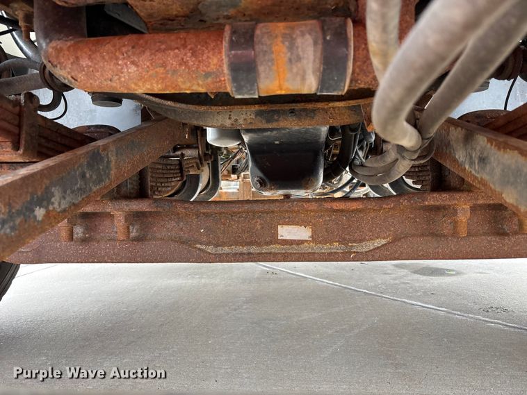 image for item FC4633 2015 International 7400 truck cab and chassis