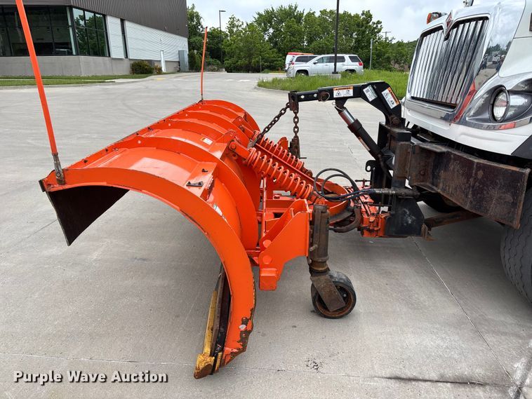 image for item FC4633 2015 International 7400 truck cab and chassis