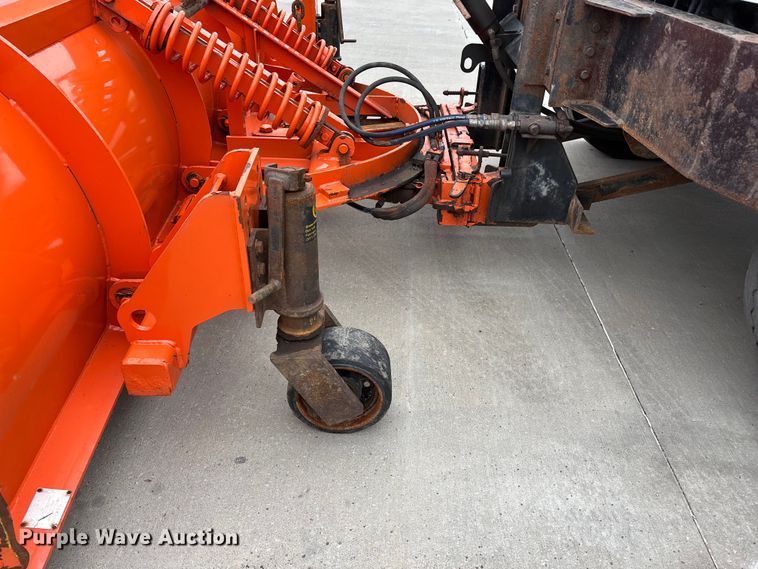 image for item FC4633 2015 International 7400 truck cab and chassis
