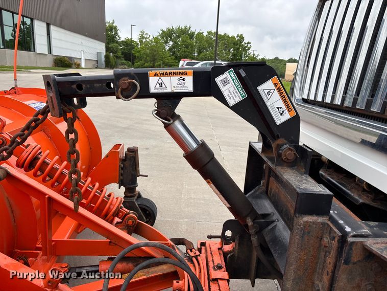 image for item FC4633 2015 International 7400 truck cab and chassis