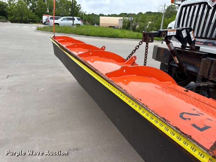 image for item FC4633 2015 International 7400 truck cab and chassis