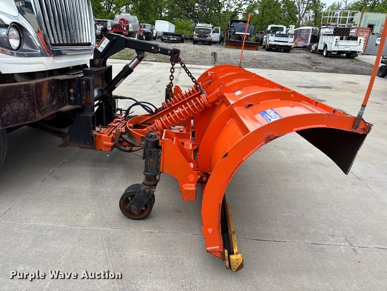 image for item FC4633 2015 International 7400 truck cab and chassis