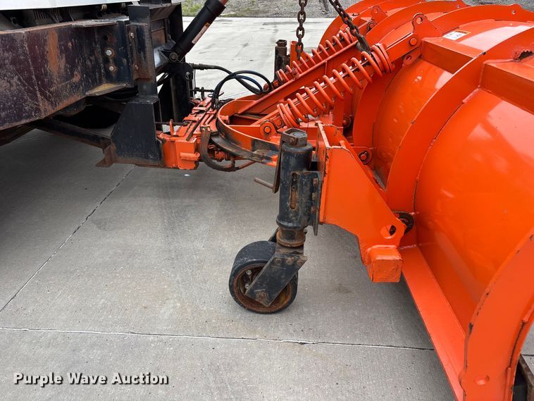 image for item FC4633 2015 International 7400 truck cab and chassis