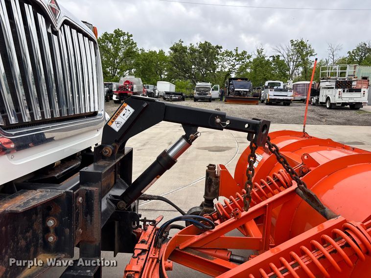 image for item FC4633 2015 International 7400 truck cab and chassis
