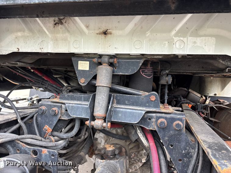image for item FC4633 2015 International 7400 truck cab and chassis