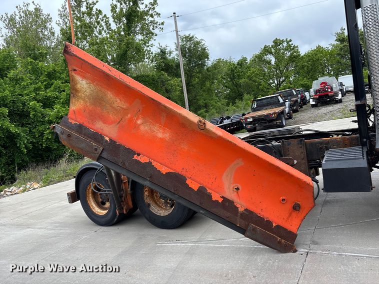 image for item FC4633 2015 International 7400 truck cab and chassis