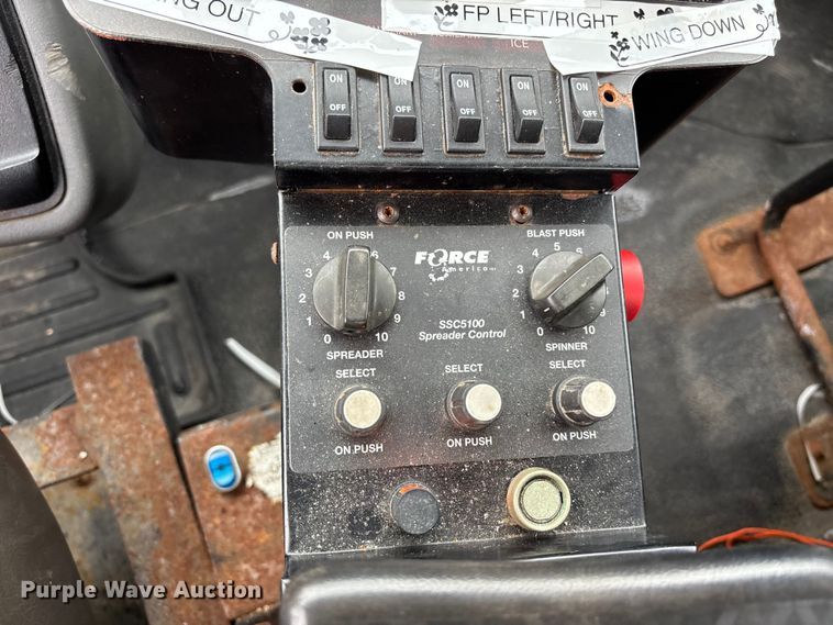 image for item FC4633 2015 International 7400 truck cab and chassis
