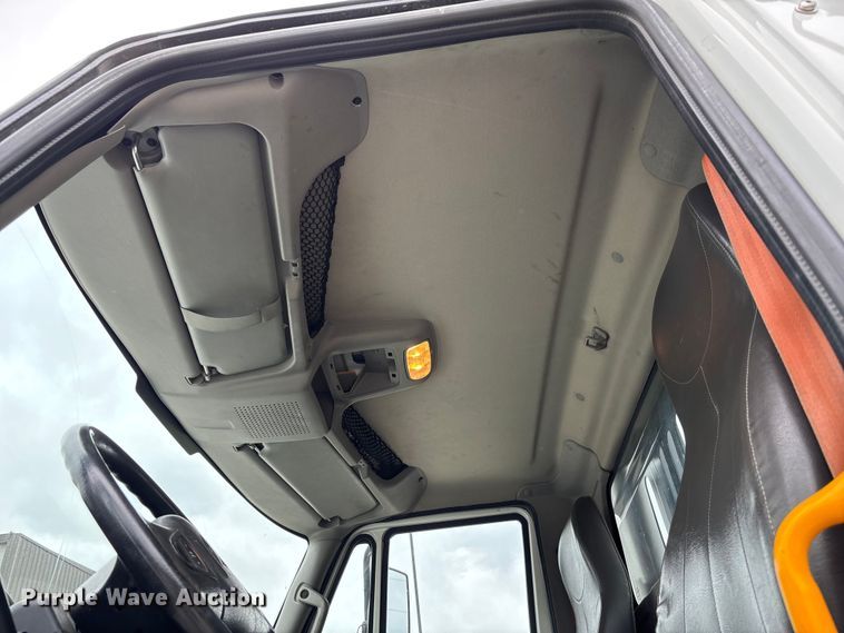 image for item FC4633 2015 International 7400 truck cab and chassis