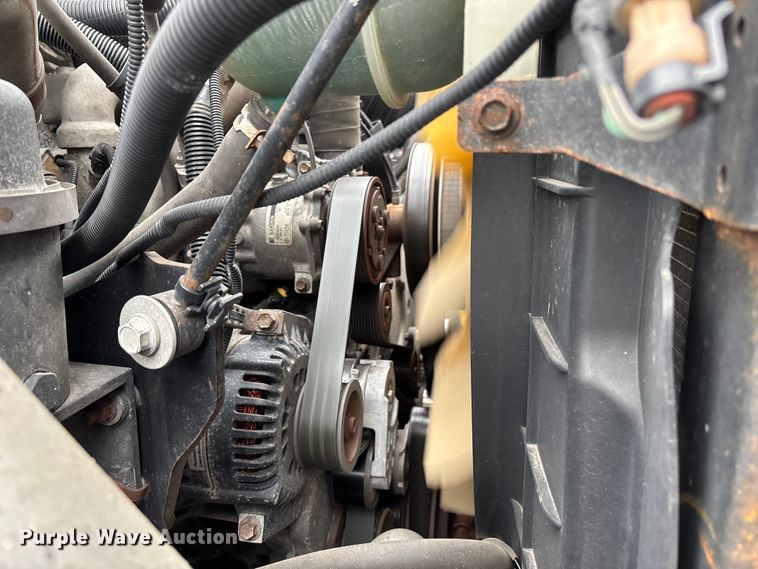 image for item FC4633 2015 International 7400 truck cab and chassis