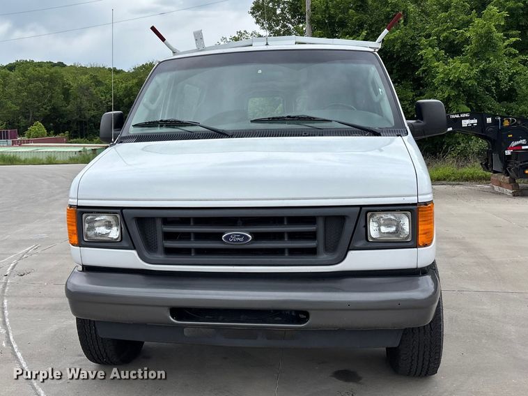 image for item FC4636 2004 Ford E350 Super Duty van
