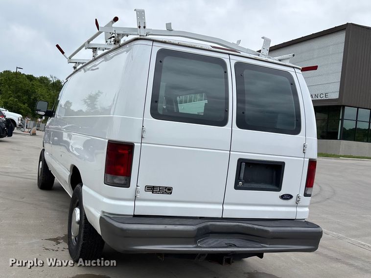 image for item FC4636 2004 Ford E350 Super Duty van