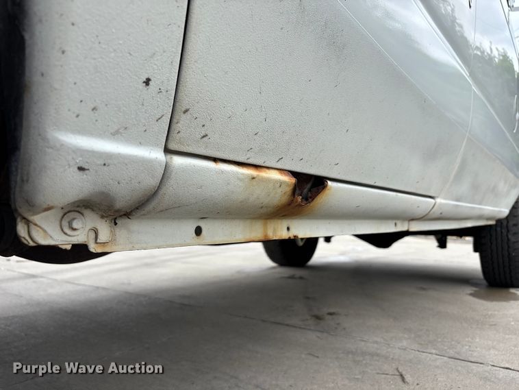 image for item FC4636 2004 Ford E350 Super Duty van
