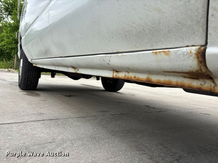 image for item FC4636 2004 Ford E350 Super Duty van