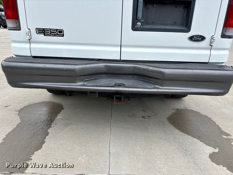 image for item FC4636 2004 Ford E350 Super Duty van