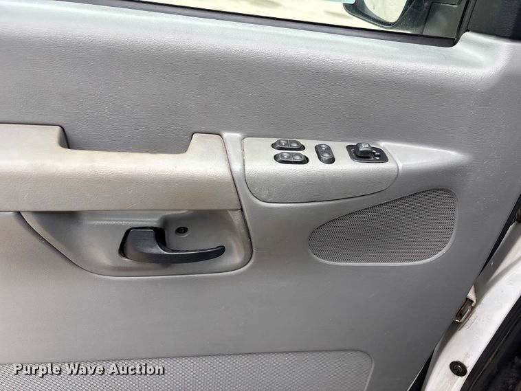 image for item FC4636 2004 Ford E350 Super Duty van