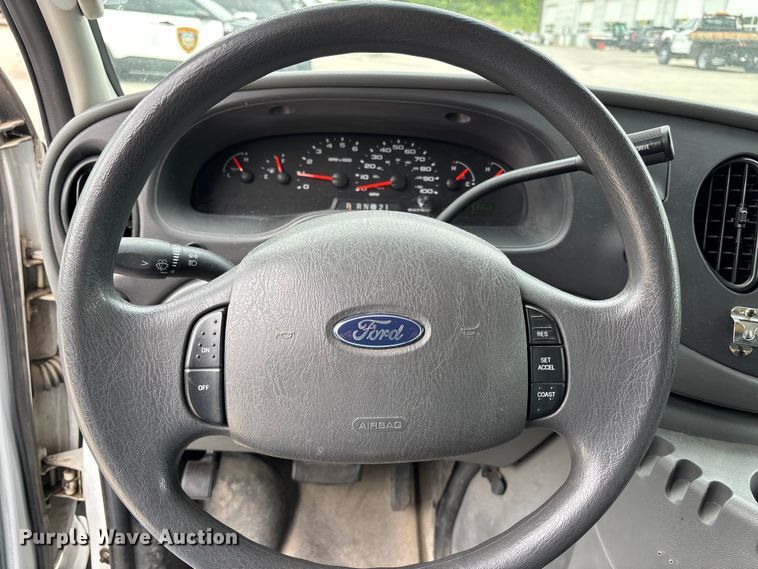 image for item FC4636 2004 Ford E350 Super Duty van