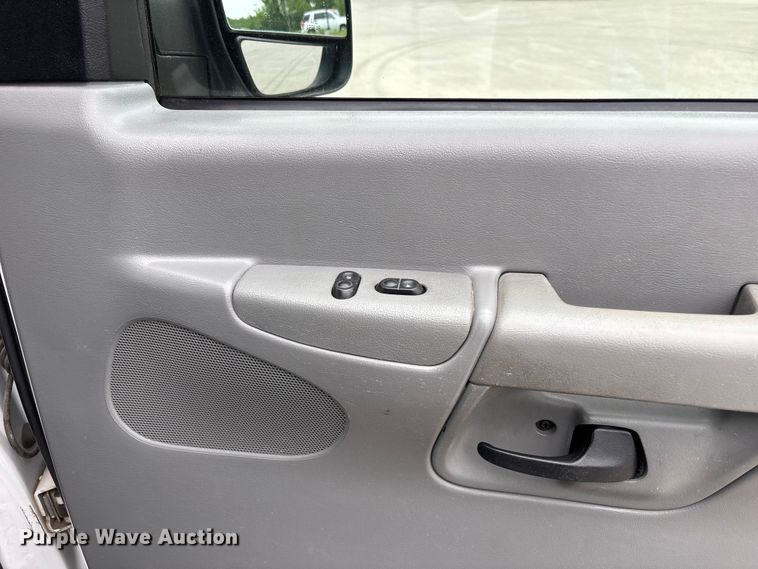image for item FC4636 2004 Ford E350 Super Duty van