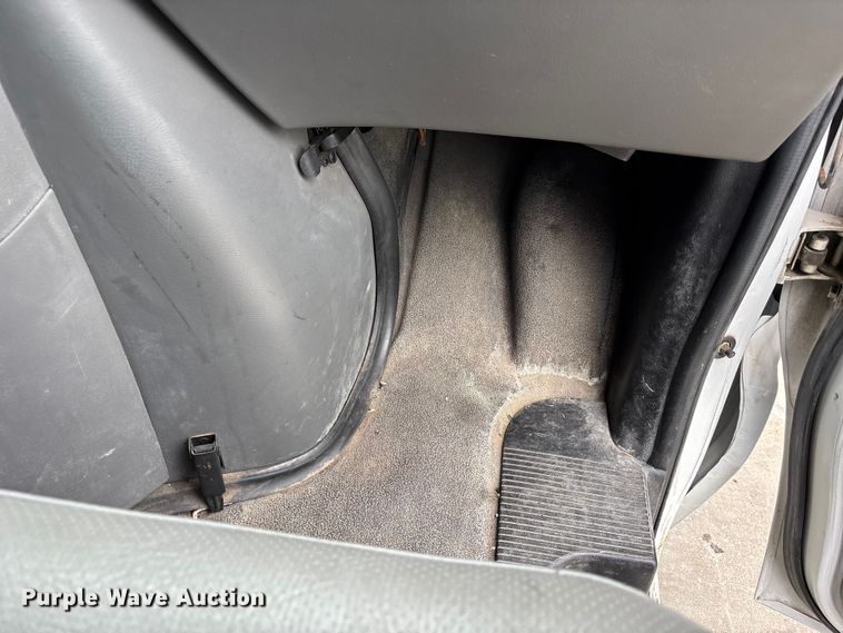 image for item FC4636 2004 Ford E350 Super Duty van