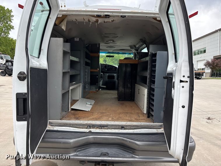 image for item FC4636 2004 Ford E350 Super Duty van