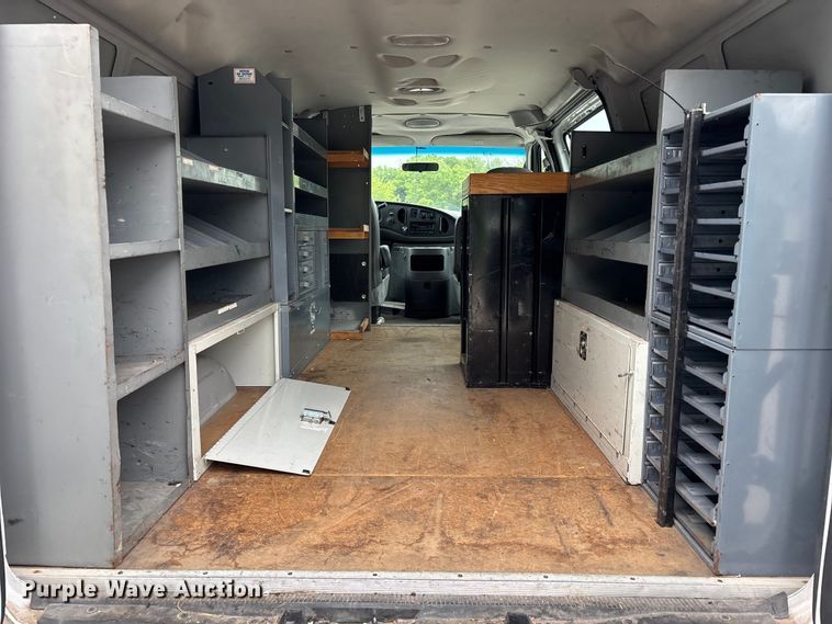 image for item FC4636 2004 Ford E350 Super Duty van