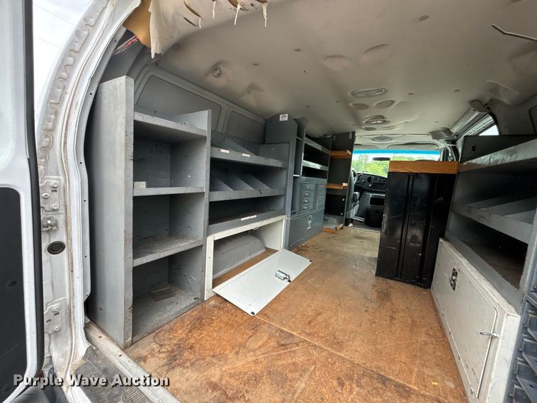 image for item FC4636 2004 Ford E350 Super Duty van