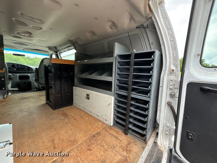 image for item FC4636 2004 Ford E350 Super Duty van