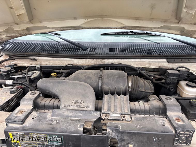 image for item FC4636 2004 Ford E350 Super Duty van