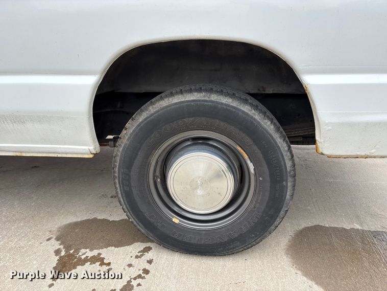 image for item FC4636 2004 Ford E350 Super Duty van