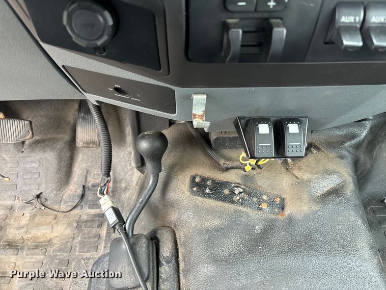 image for item FC4637 2014 Ford F450 Super Duty dump flatbed truck