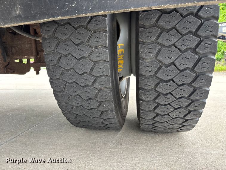 image for item FC4637 2014 Ford F450 Super Duty dump flatbed truck