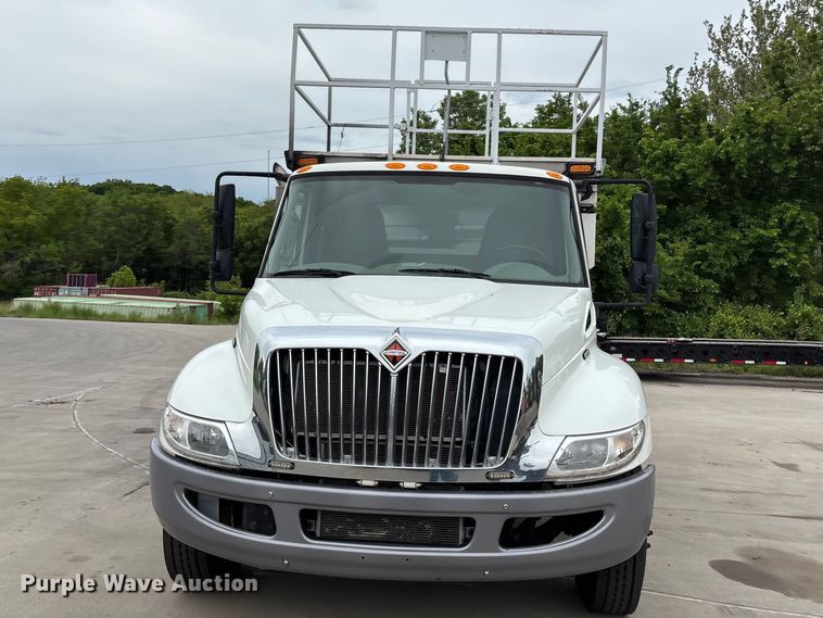 image for item FC4641 2014 International DuraStar 4300 utility / service truck with scissor lift