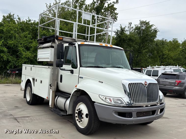 image for item FC4641 2014 International DuraStar 4300 utility / service truck with scissor lift