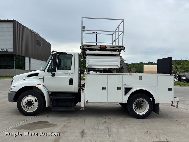image for item FC4641 2014 International DuraStar 4300 utility / service truck with scissor lift