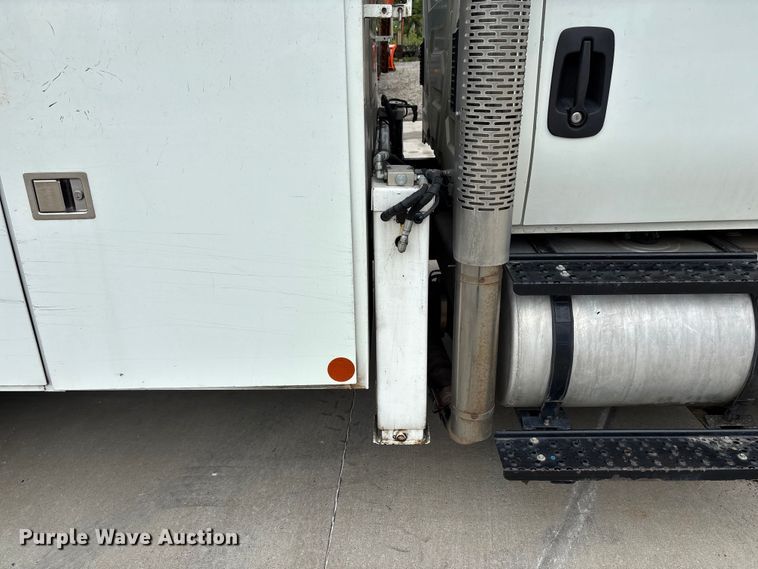 image for item FC4641 2014 International DuraStar 4300 utility / service truck with scissor lift