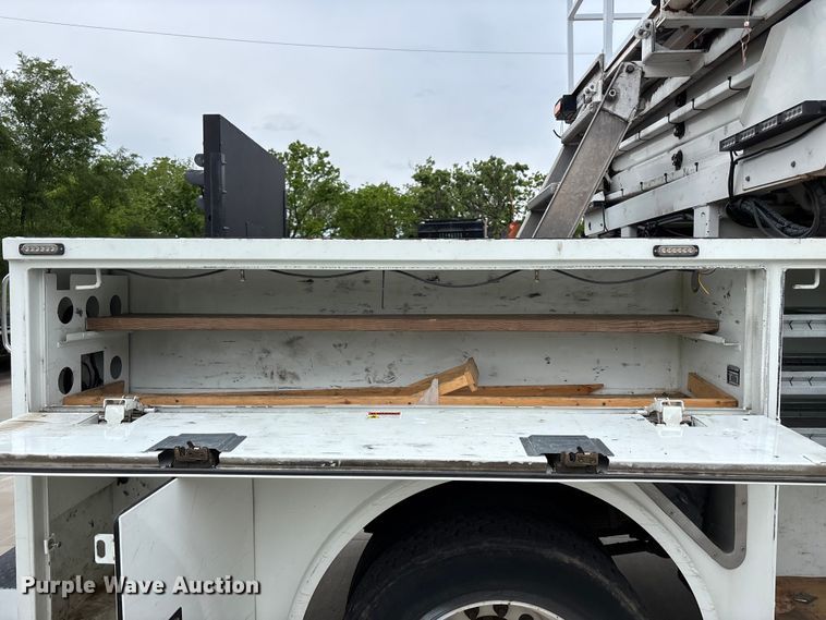 image for item FC4641 2014 International DuraStar 4300 utility / service truck with scissor lift
