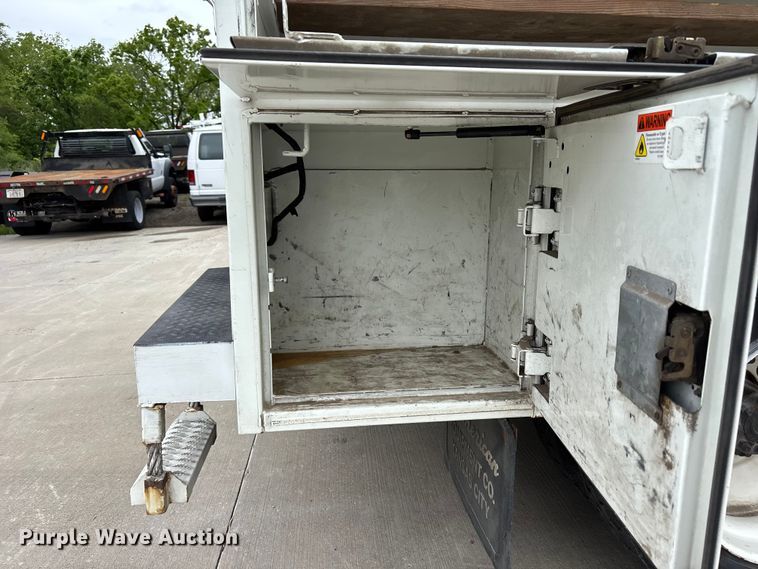 image for item FC4641 2014 International DuraStar 4300 utility / service truck with scissor lift