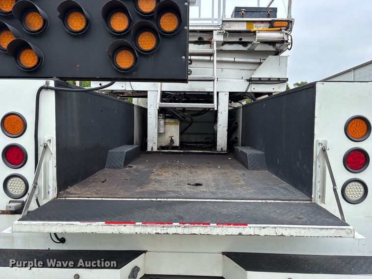 image for item FC4641 2014 International DuraStar 4300 utility / service truck with scissor lift