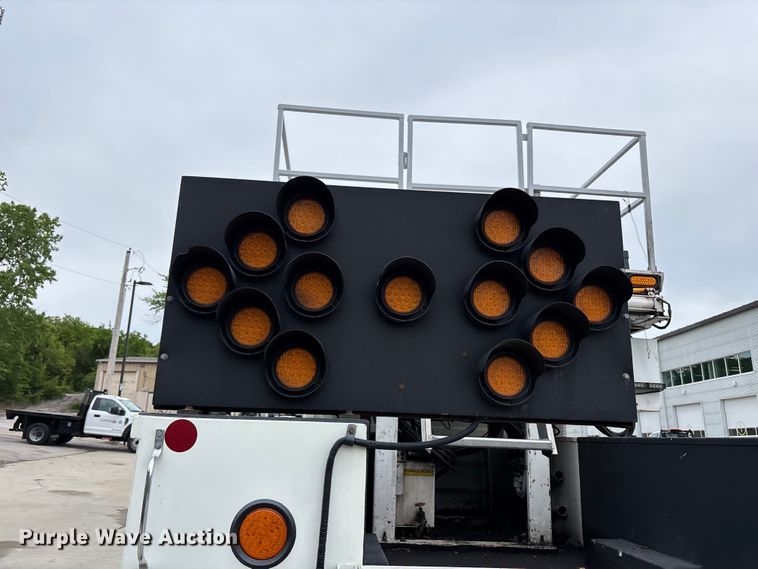 image for item FC4641 2014 International DuraStar 4300 utility / service truck with scissor lift