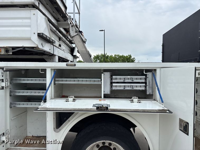 image for item FC4641 2014 International DuraStar 4300 utility / service truck with scissor lift