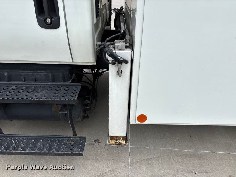 image for item FC4641 2014 International DuraStar 4300 utility / service truck with scissor lift