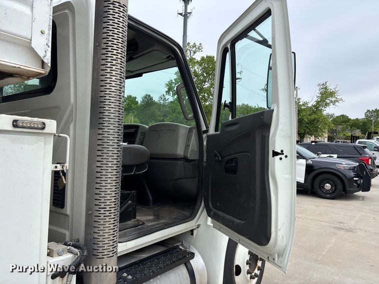 image for item FC4641 2014 International DuraStar 4300 utility / service truck with scissor lift