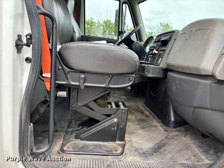 image for item FC4641 2014 International DuraStar 4300 utility / service truck with scissor lift