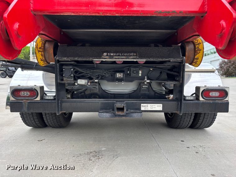image for item FC4643 2016 Ford F550 Super Duty hook lift truck