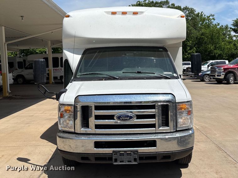 image for item FC4669 2019 Ford E450 shuttle bus