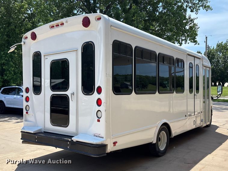 image for item FC4669 2019 Ford E450 shuttle bus