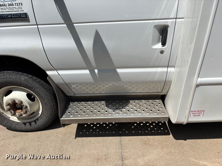 image for item FC4669 2019 Ford E450 shuttle bus
