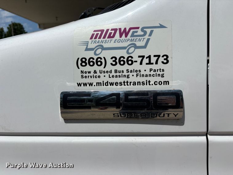 image for item FC4669 2019 Ford E450 shuttle bus