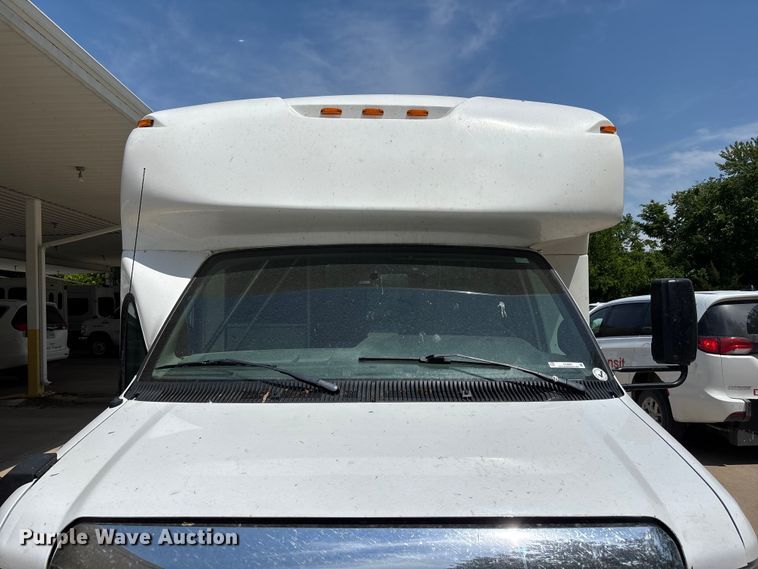 image for item FC4669 2019 Ford E450 shuttle bus
