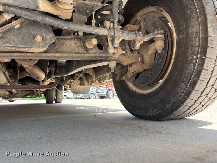 image for item FC4669 2019 Ford E450 shuttle bus