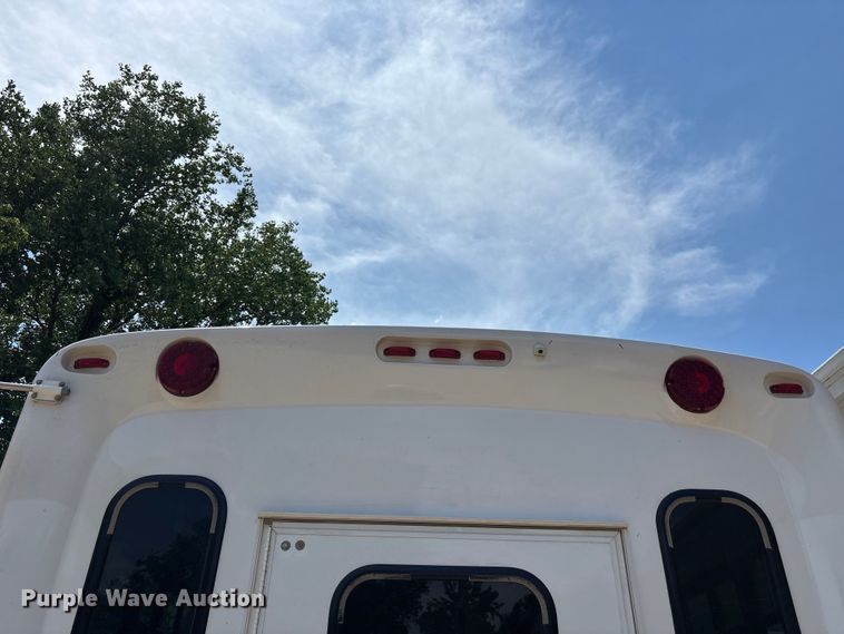 image for item FC4669 2019 Ford E450 shuttle bus